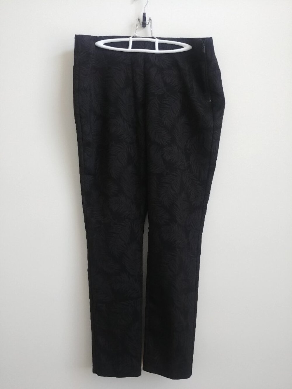 4/$20 Willow & Thread black leaf frond pattern slim leg pant trouser stretch 14